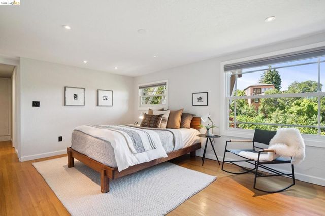 1016 Elbert St, Oakland, CA 94602