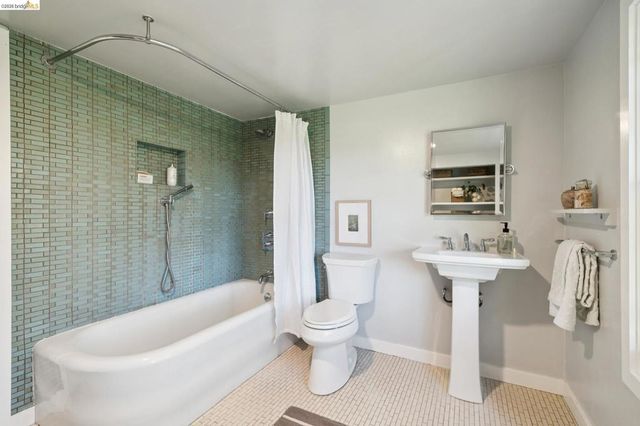 1016 Elbert St, Oakland, CA 94602