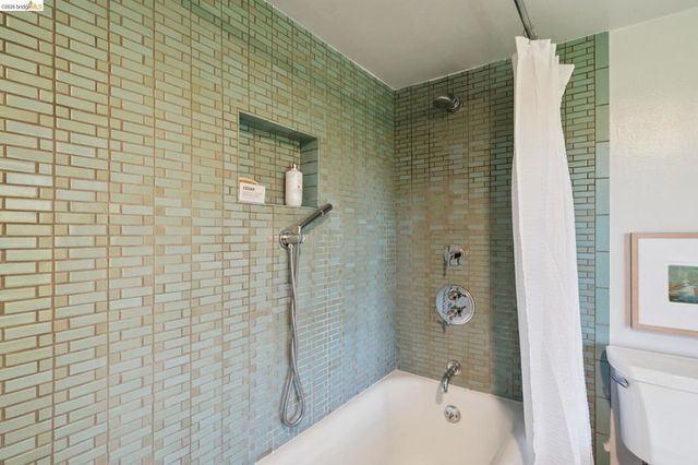 1016 Elbert St, Oakland, CA 94602