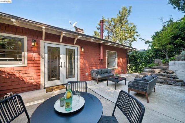 1016 Elbert St, Oakland, CA 94602