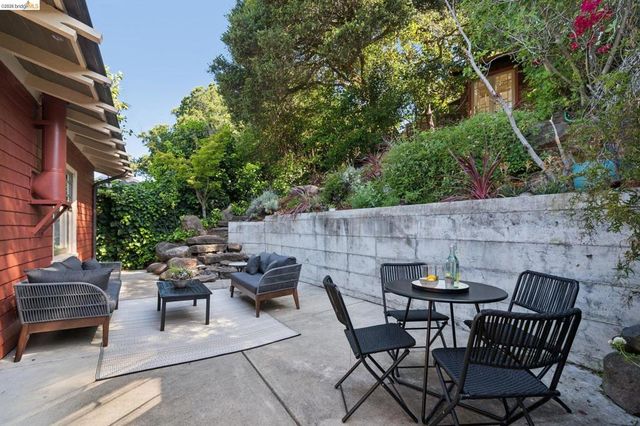 1016 Elbert St, Oakland, CA 94602