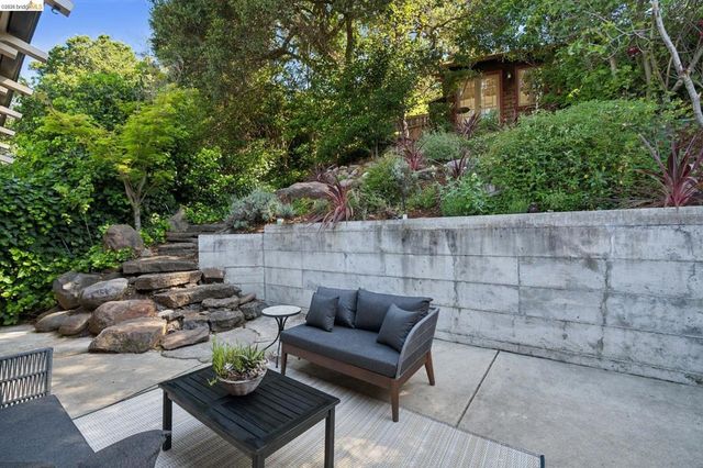 1016 Elbert St, Oakland, CA 94602