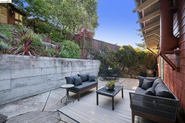 1016 Elbert St, Oakland, CA 94602