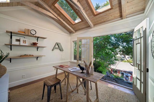 1016 Elbert St, Oakland, CA 94602