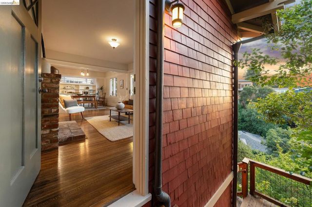 1016 Elbert St, Oakland, CA 94602