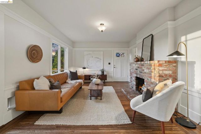 1016 Elbert St, Oakland, CA 94602