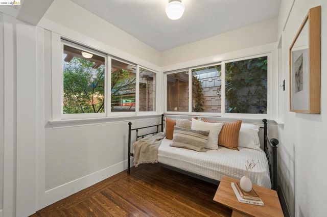 1016 Elbert St, Oakland, CA 94602