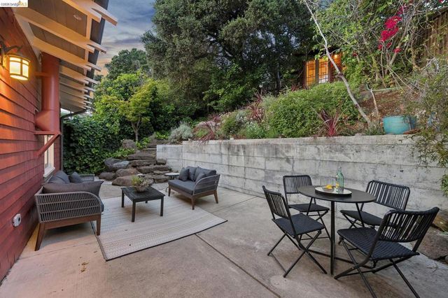 1016 Elbert St, Oakland, CA 94602