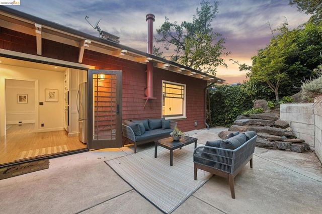 1016 Elbert St, Oakland, CA 94602