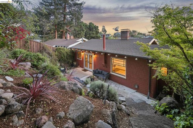 1016 Elbert St, Oakland, CA 94602