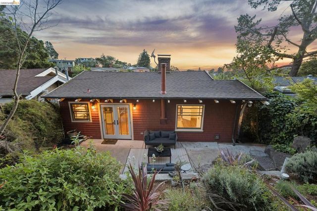 1016 Elbert St, Oakland, CA 94602