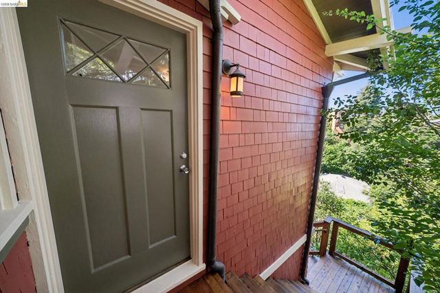 1016 Elbert St, Oakland, CA 94602