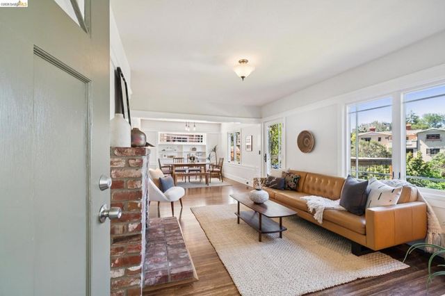1016 Elbert St, Oakland, CA 94602