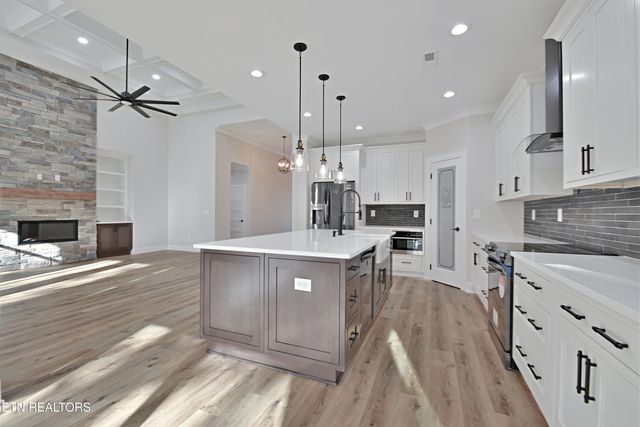 106 Ootsima Way, Loudon, TN 37774