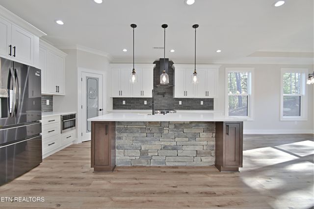106 Ootsima Way, Loudon, TN 37774