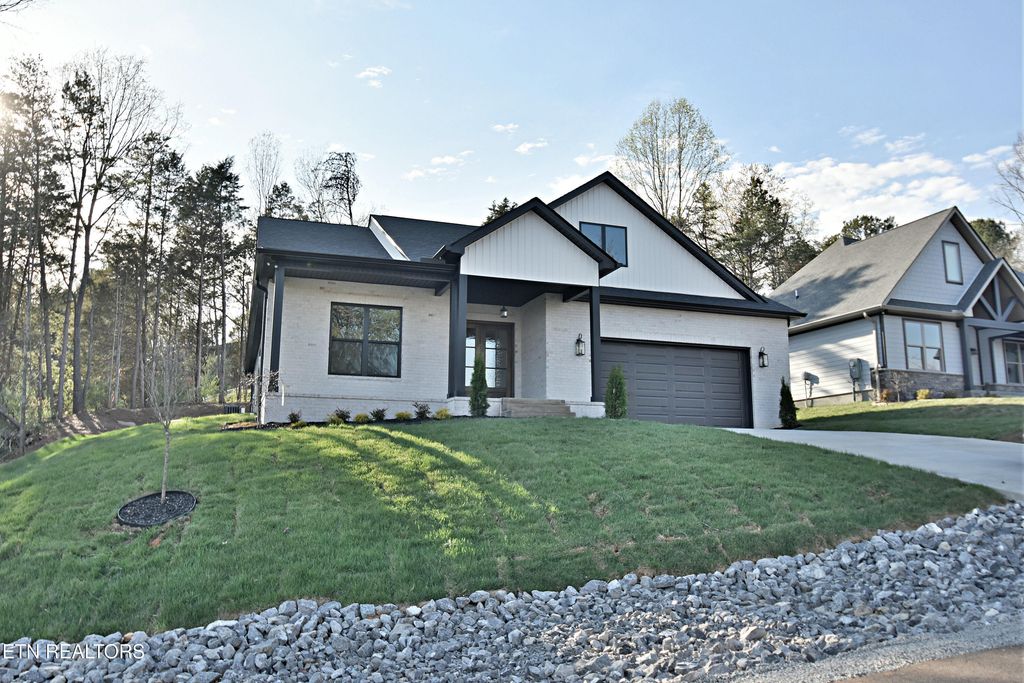 106 Ootsima Way, Loudon, TN 37774
