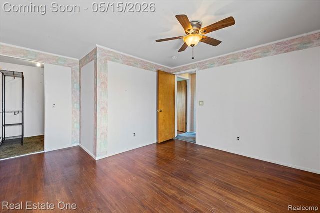 1348 N Charlesworth Street, Dearborn Heights, MI 48127