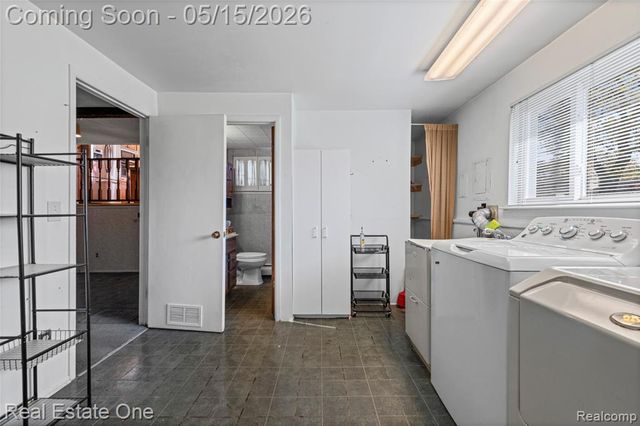 1348 N Charlesworth Street, Dearborn Heights, MI 48127