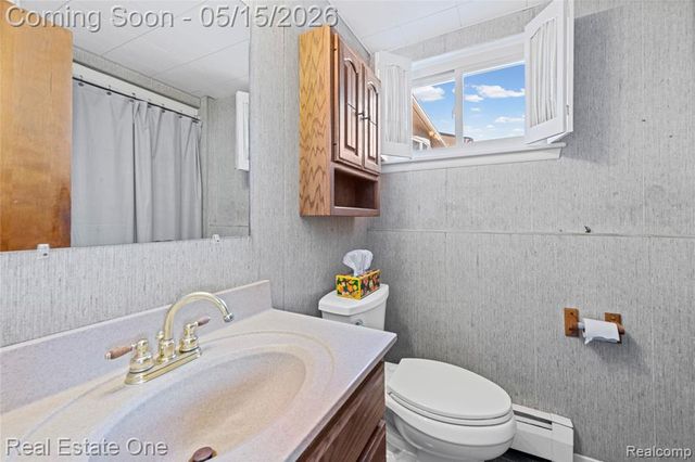 1348 N Charlesworth Street, Dearborn Heights, MI 48127