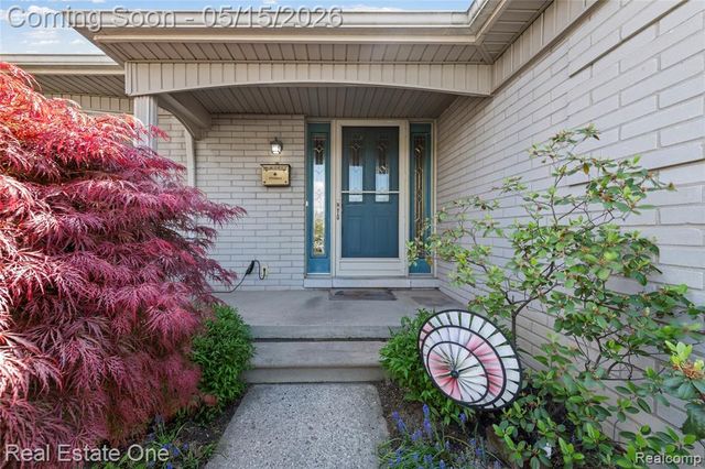 1348 N Charlesworth Street, Dearborn Heights, MI 48127
