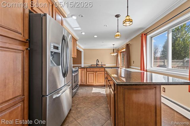 1348 N Charlesworth Street, Dearborn Heights, MI 48127