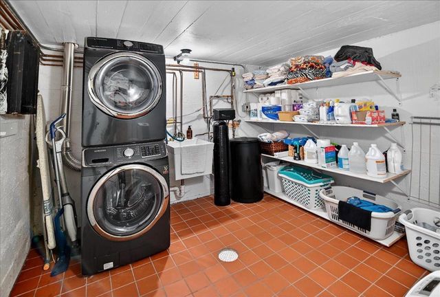 6105 Rivercrest Drive, Mcfarland, WI 53558