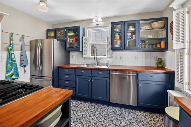 6105 Rivercrest Drive, Mcfarland, WI 53558