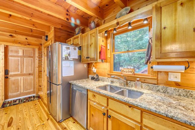 135 Muller Lane, Ellijay, GA 30540
