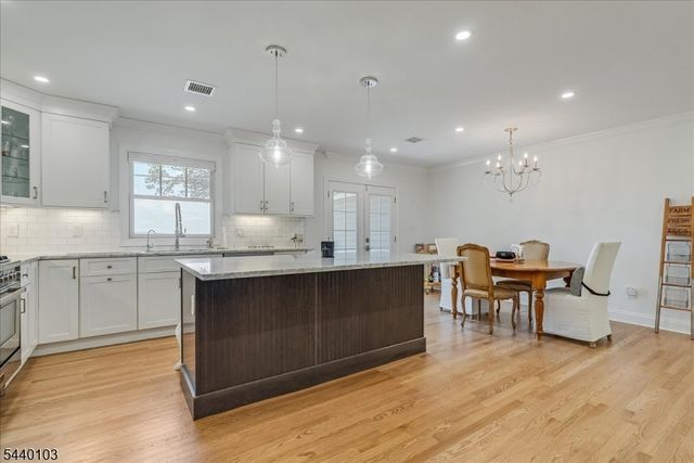 8 Sheeprock Rd, Kinnelon Boro, NJ 07405