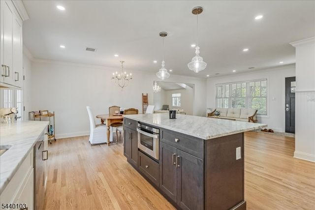 8 Sheeprock Rd, Kinnelon Boro, NJ 07405