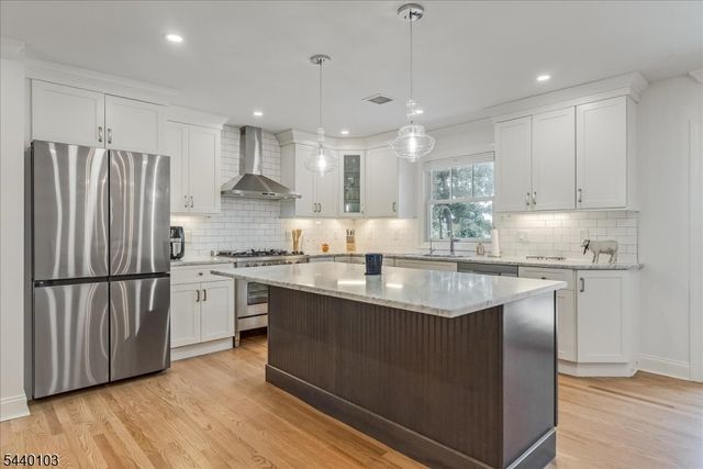 8 Sheeprock Rd, Kinnelon Boro, NJ 07405
