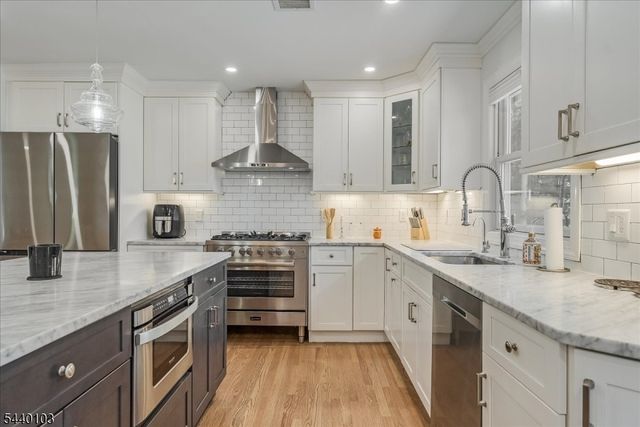 8 Sheeprock Rd, Kinnelon Boro, NJ 07405