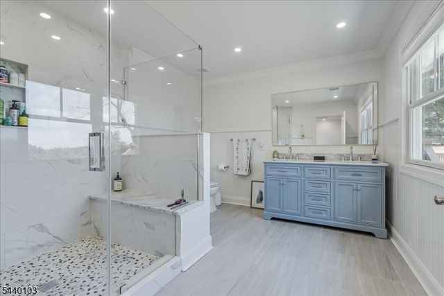 8 Sheeprock Rd, Kinnelon Boro, NJ 07405