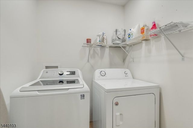 8 Sheeprock Rd, Kinnelon Boro, NJ 07405