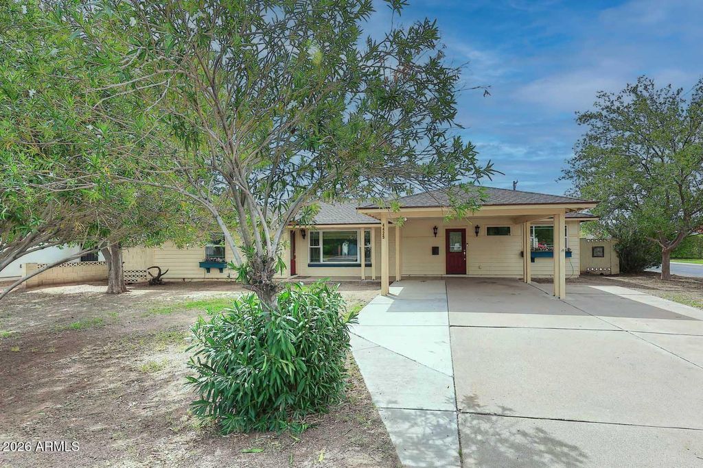 4425 E WELDON Avenue, Phoenix, AZ 85018 — exterior