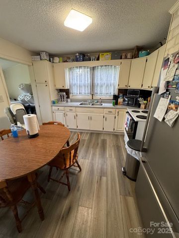 1045 Warren Place NW, Lenoir, NC 28645