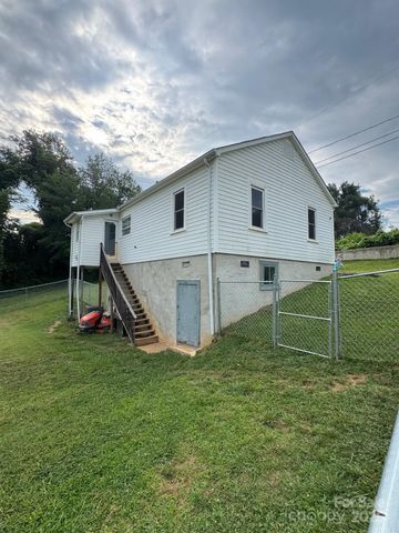 1045 Warren Place NW, Lenoir, NC 28645
