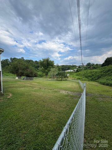 1045 Warren Place NW, Lenoir, NC 28645