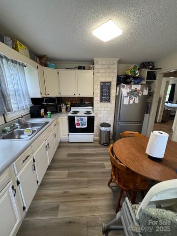 1045 Warren Place NW, Lenoir, NC 28645
