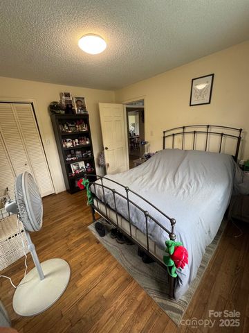 1045 Warren Place NW, Lenoir, NC 28645