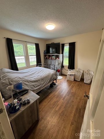 1045 Warren Place NW, Lenoir, NC 28645