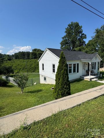 1045 Warren Place NW, Lenoir, NC 28645