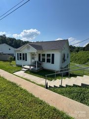 1045 Warren Place NW, Lenoir, NC 28645