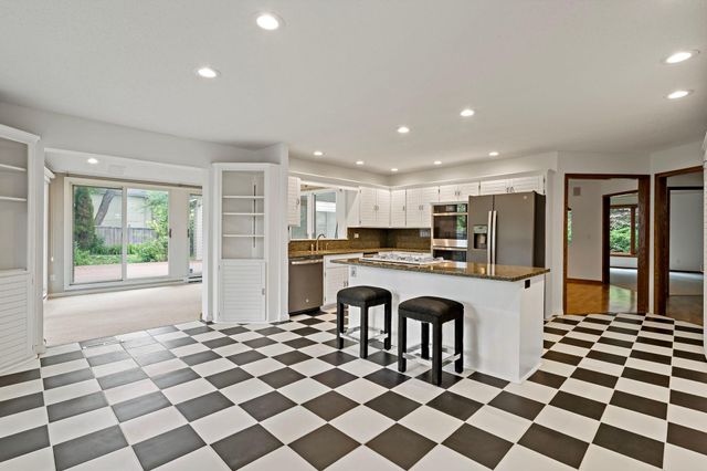 10300 27th Avenue N, Plymouth, MN 55441