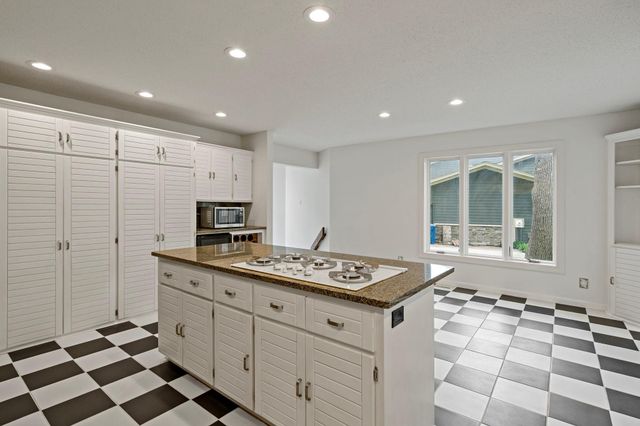 10300 27th Avenue N, Plymouth, MN 55441