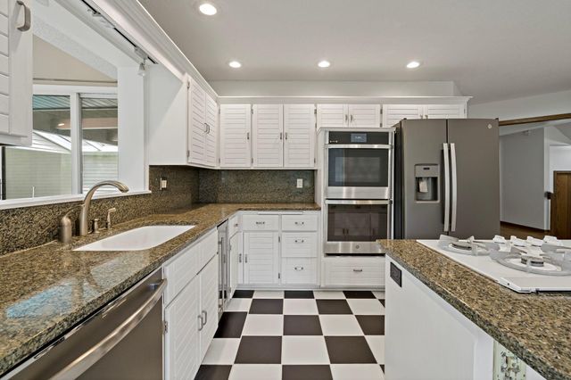 10300 27th Avenue N, Plymouth, MN 55441