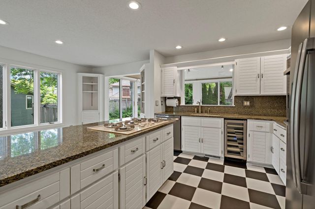 10300 27th Avenue N, Plymouth, MN 55441