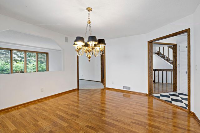 10300 27th Avenue N, Plymouth, MN 55441