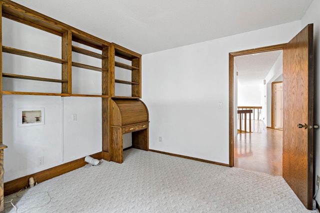 10300 27th Avenue N, Plymouth, MN 55441