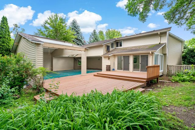 10300 27th Avenue N, Plymouth, MN 55441